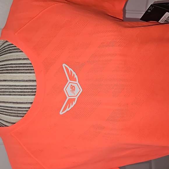 NEW BALANCE ICE X Women Activewear Short Sleeve Top T-shirt Neon Size L - Picture 3 of 13